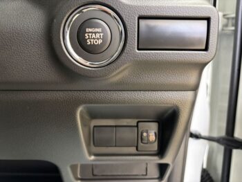 スペーシア ハイブリッドG　未使用車　４WD