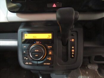 モコ F　FOUR 4WD