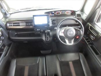 N-BOXカスタム G・Lターボ　ホンダセンシング　4WD