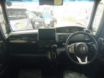 N-BOX カスタムG　Lターボ　ホンダセンシング 4WD