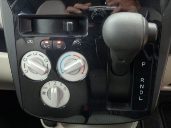 デイズ Ｓ　日産オリジナルナビ取付パッケージ・レス　エマージェンシーブレーキ 4WD