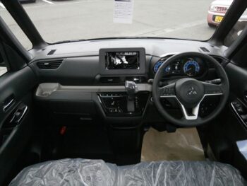 デリカミニ G 未使用車 4WD