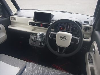 ムーヴキャンバス ストライプスＧ