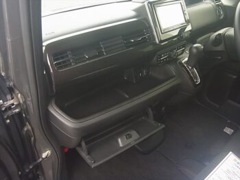 N-BOXカスタム Ｇ・Ｌ ホンダセンシング 4WD