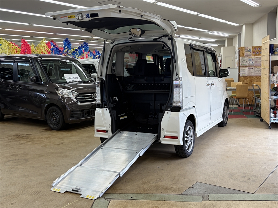 N-BOX+カスタム G　福祉車両車いす仕様スローパー　４WD